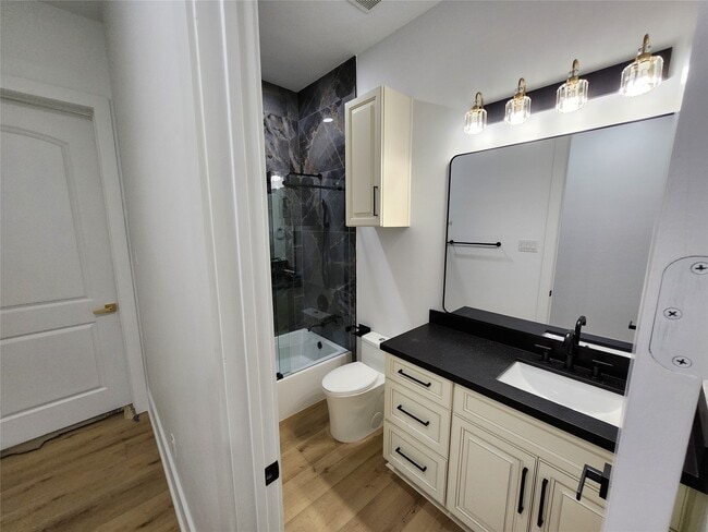 Building Photo - 207 Carl St