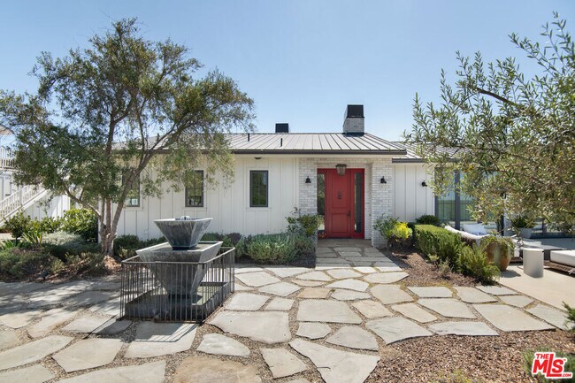 Building Photo - 5770 Busch Dr