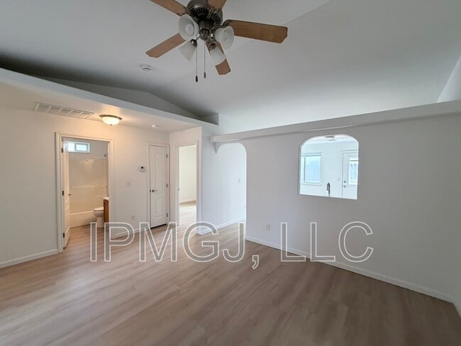 Building Photo - 484 Ridge Ln