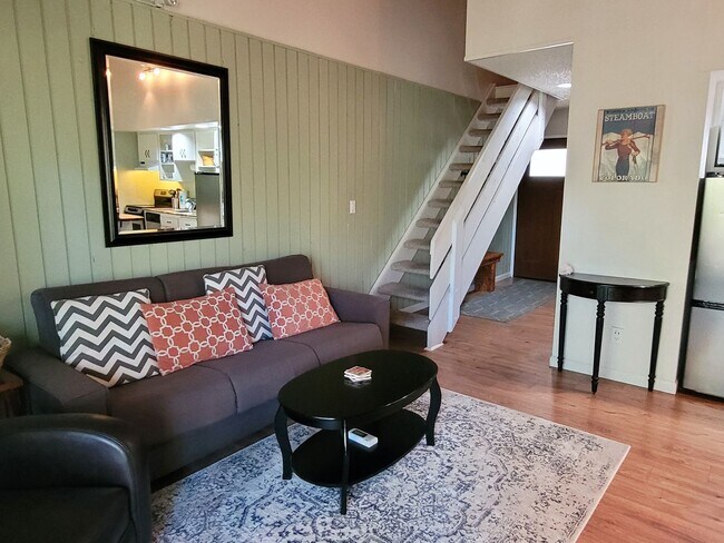 Building Photo - Mt. Bachelor Village Condo #207