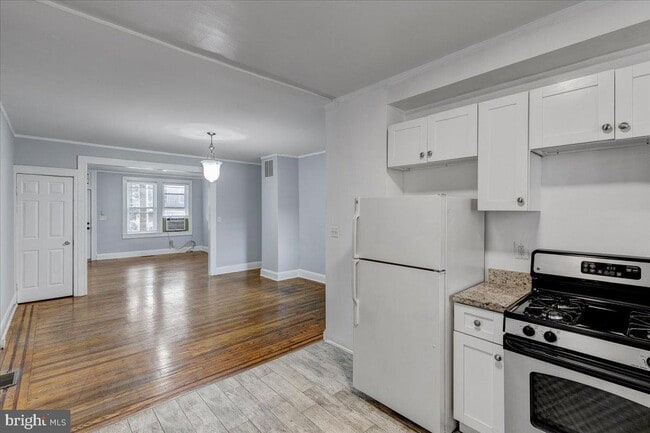 Building Photo - 2847 Lake Ave