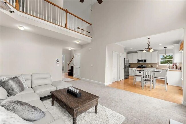 Building Photo - Beautiful home in Stratford on Lanier-5 bed 3 bath in sought after swim, tennis and lake community!