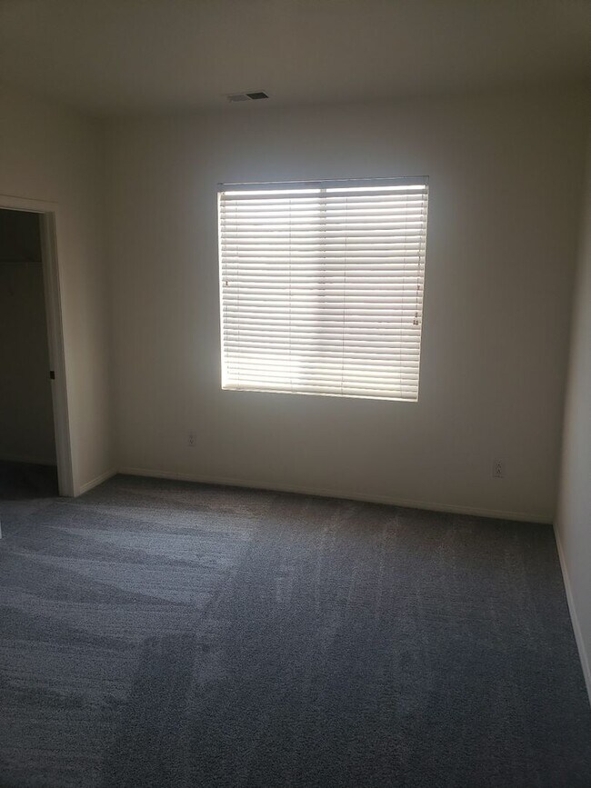 Building Photo - Large 4 BR + Office/Den in Gated Comunity - South Temecula