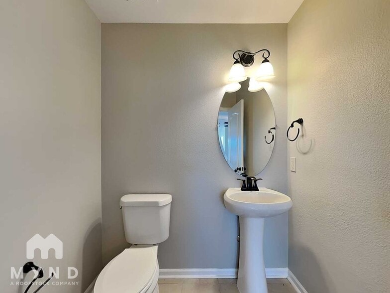 Building Photo - 29877 Glenrose Way