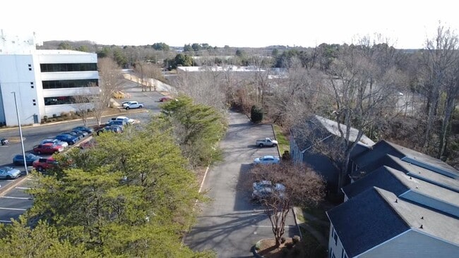 Building Photo - 99 Falcon Crest Dr