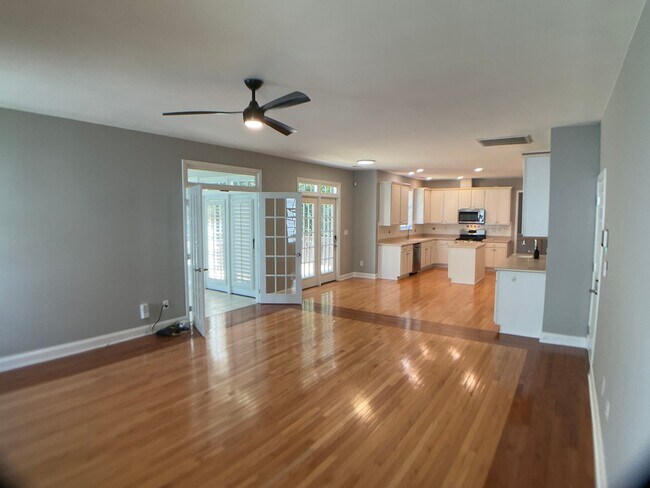 Building Photo - Absolutely Stunning Rare Rental in Hope Va...