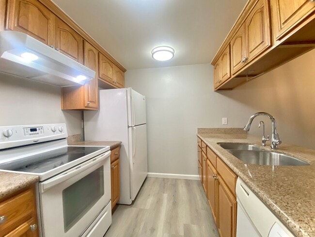 Building Photo - Charming 2-bedroom townhome in Fremont