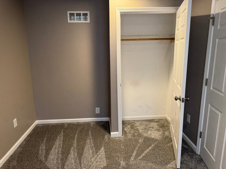 Building Photo - 1311 Devils Glen Rd