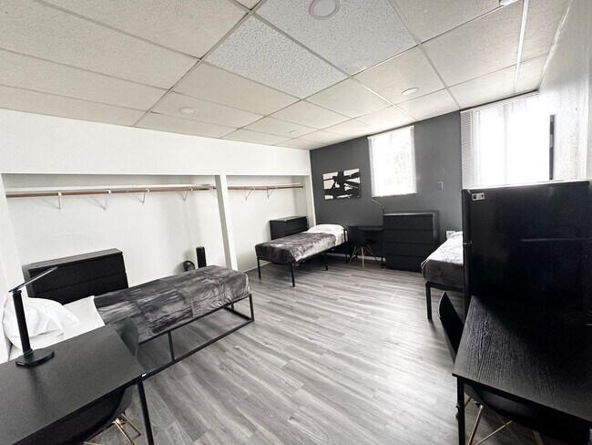 Building Photo - 832 Hilgard Ave