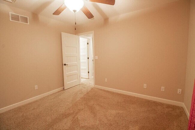 Building Photo - 7413 Rosedown Dr