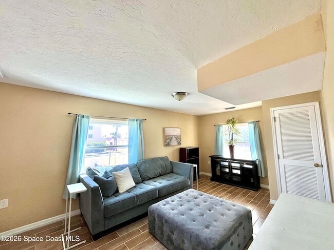 Building Photo - 799 Shell St