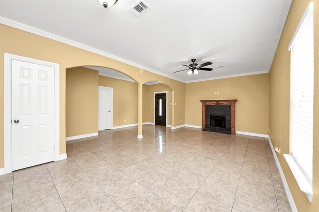 Building Photo - 11643 Antoine Dr