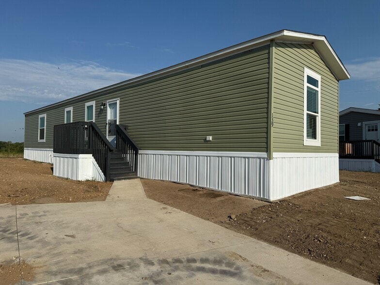 Primary Photo - 139 Ponderosa Way