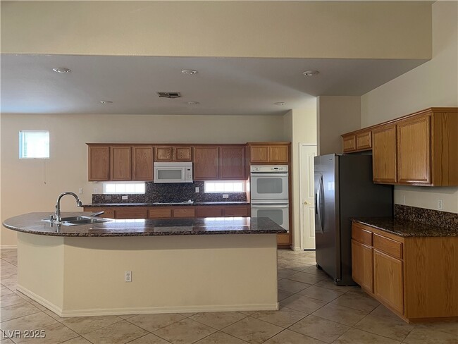 Building Photo - 2855 Grande Valley Dr