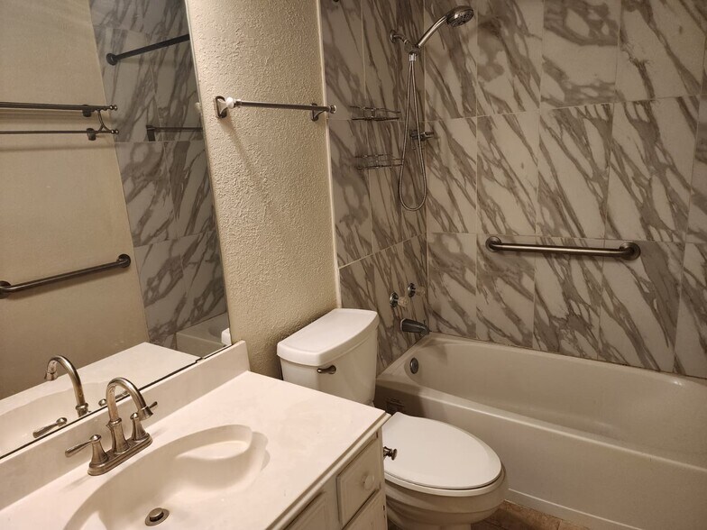 Building Photo - 1317 Swiss Ct