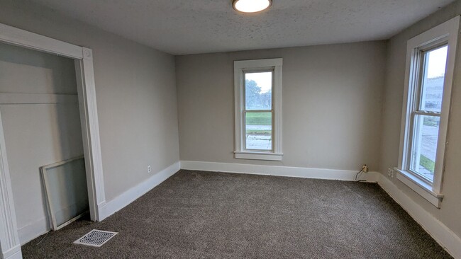 Building Photo - Charming 3-bedroom, 1.5-bathroom house loc...
