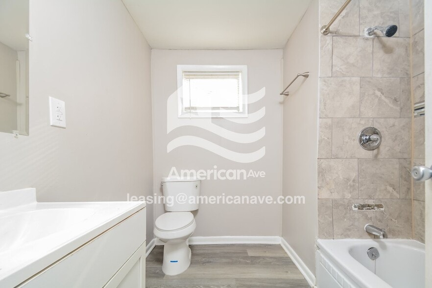 Building Photo - 1915 Armstrong St