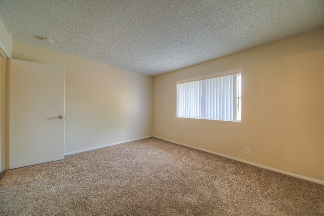 Building Photo - 41084 Beachwood Ave