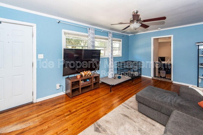 Building Photo - 1233 Hawthorne Cir