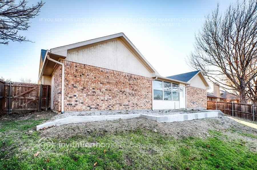 Building Photo - 1717 Brighton Dr