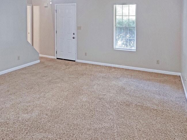 Building Photo - 117 Oriole Dr