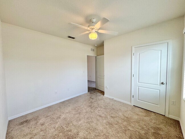 Building Photo - 632 Autumn Stream Dr