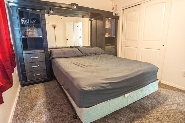 Building Photo - 2231 E 14th St