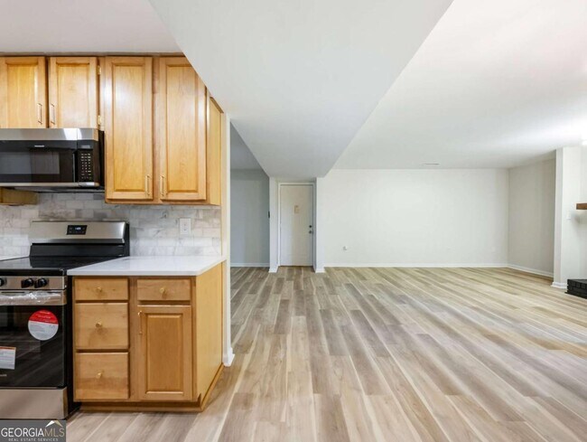 Building Photo - 605 Candler St