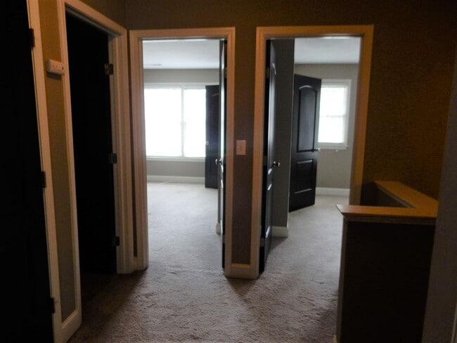 Building Photo - Like New Townhome in Old SW! Close to Cari...