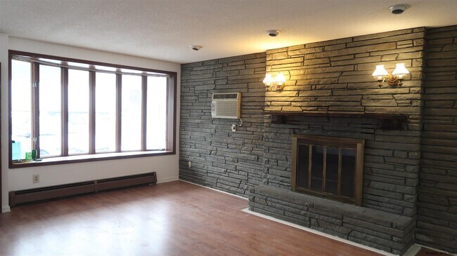 Building Photo - 90 S Central Ave