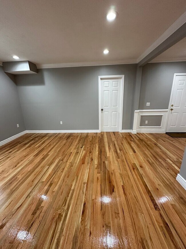 Building Photo - 95top