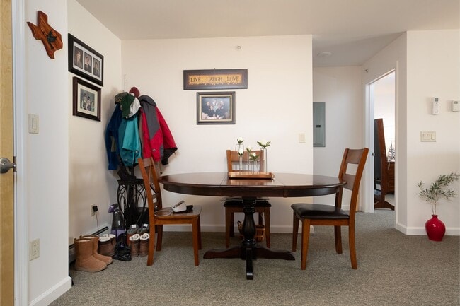 Building Photo - 2 bed, 2 bath independent senior living (55+ years of age) heat, hot water, & electricity include...