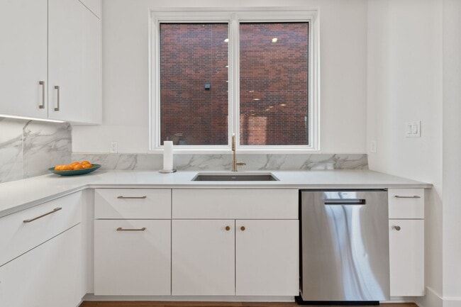 Building Photo - 712 N Magnolia St