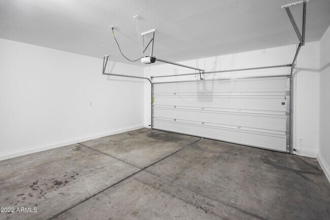 Building Photo - 7135 W Rancho Dr