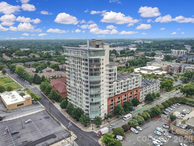 Building Photo - 505 E 6th St