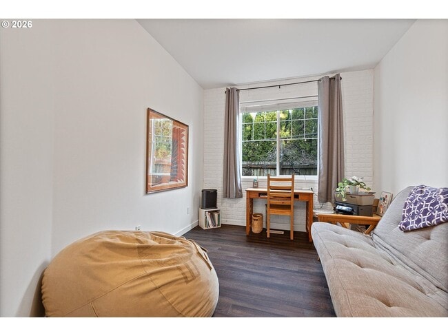 Building Photo - Spacious 3 Bedroom Townhome with Stainless Steel Appliances, Attached Garage & Open Layout