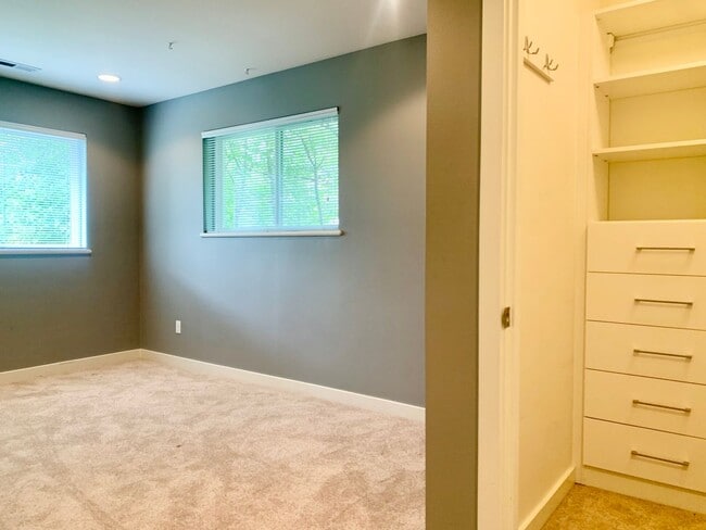 Building Photo - Madison Valley Home