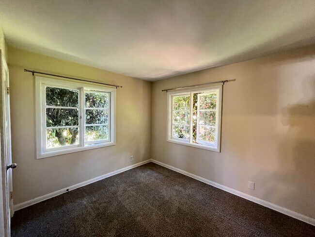 Building Photo - Charming 3-Bedroom Home with Bonus Room in Prime Beaverton Location Cedar Hills Neighborhood!!!