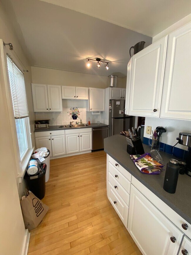 Building Photo - Aug 2025 - 4 Bedroom 2 Bathroom Wash Park ...