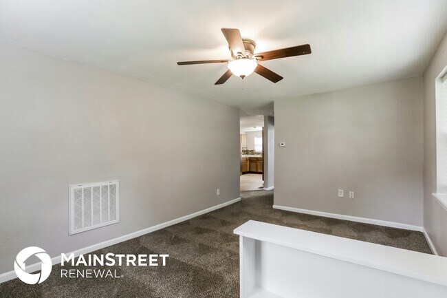 Building Photo - 601 Oak St