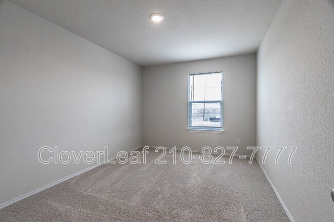 Building Photo - 6102 Walnut Wy