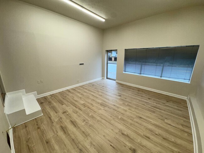 Building Photo - 2725 S 4th St