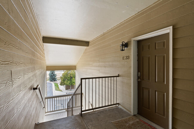Building Photo - 6021 Castlegate Dr W