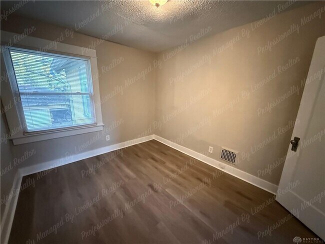 Building Photo - 1133 Linda Vista Ave