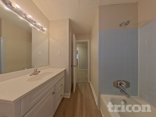 Building Photo - 5020 Horton Pl