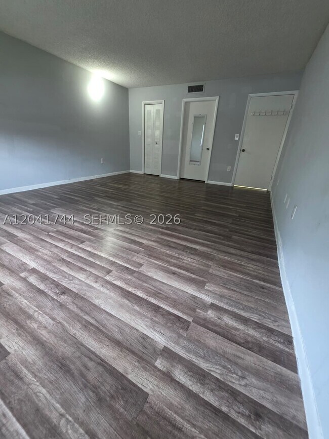 Building Photo - 6930 Miami Gardens Dr