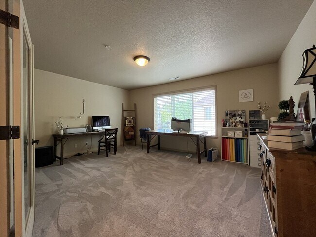 Building Photo - Charming 3 Bedroom Villebois Home with Loft, A/C, Designer Finishes and Community Pool!