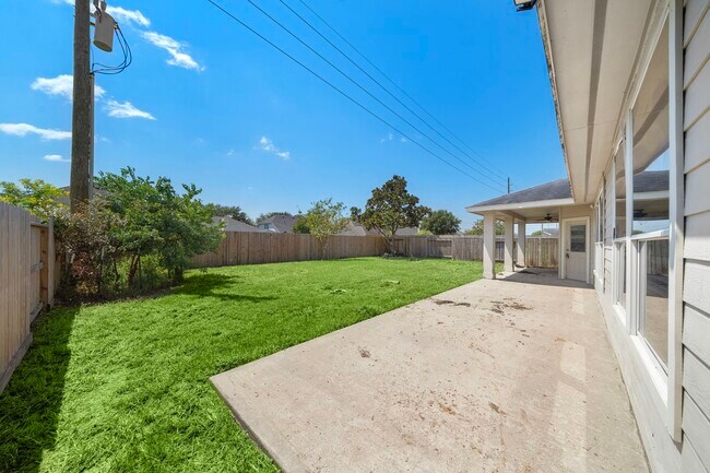 Building Photo - 19335 Lincoln Heights Ln