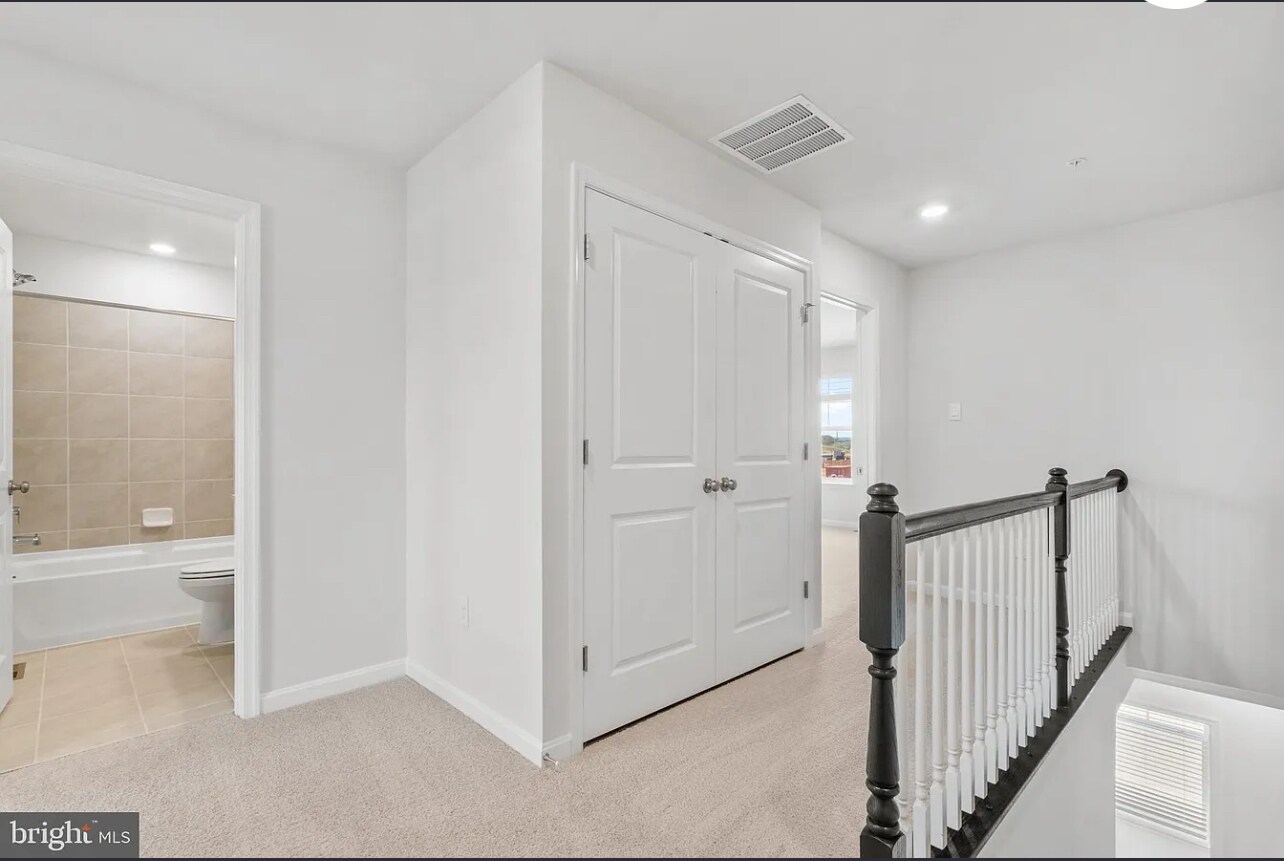 Building Photo - 262 Ensemble Way