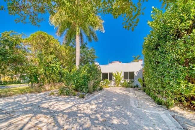 Building Photo - 845 NE 119th St